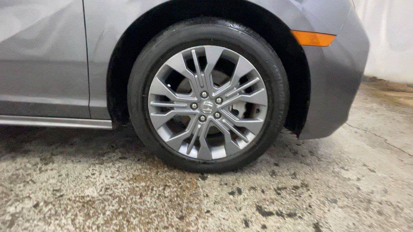 Certified 2025 Honda Odyssey Touring image 17