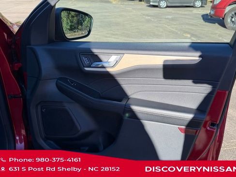 Used 2022 Ford Escape Titanium w/ Titanium Premium Package image 39