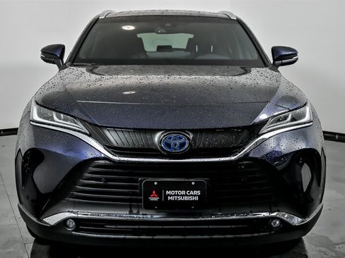 Used 2024 Toyota Venza XLE AWD/4WD image 4