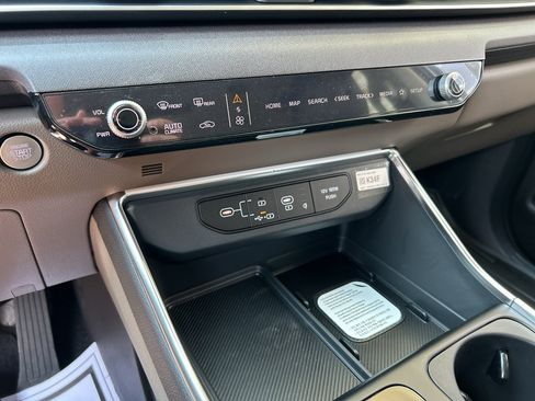 New 2026 Kia Carnival EX FWD image 23