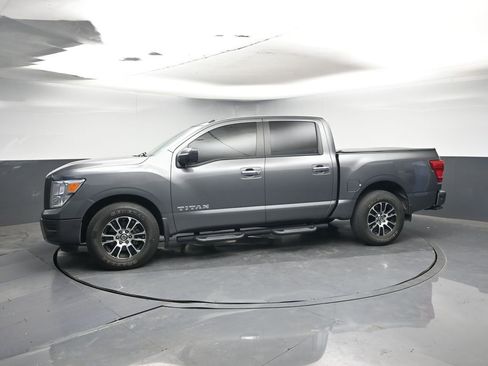 Used 2021 Nissan Titan SV w/ SV Convenience Package image 2