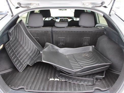 Used 2020 Toyota Prius LE image 11