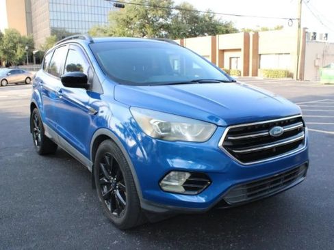 Used 2017 Ford Escape SE w/ Equipment Group 201A FWD image 13