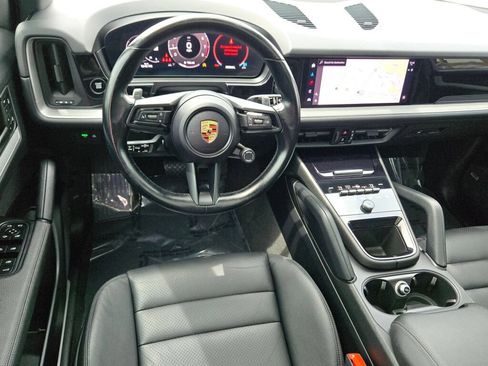 Used 2024 Porsche Cayenne AWD/4WD image 2