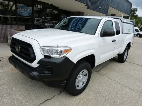 Used 2022 Toyota Tacoma SR RWD image 2