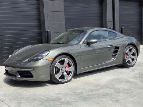 Certified 2025 Porsche 718 Cayman S image 1