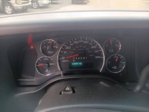 Used 2024 GMC Savana 2500 w/ Driver Convenience Package RWD image 6
