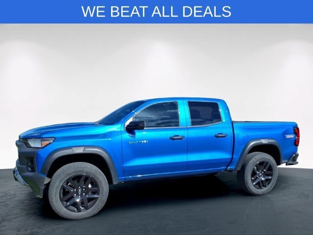 Used 2024 Chevrolet Colorado Trail Boss w/ Technology Package AWD/4WD image 3