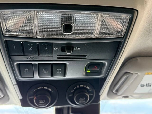 Used 2022 Toyota 4Runner TRD Off-Road Premium AWD/4WD image 30
