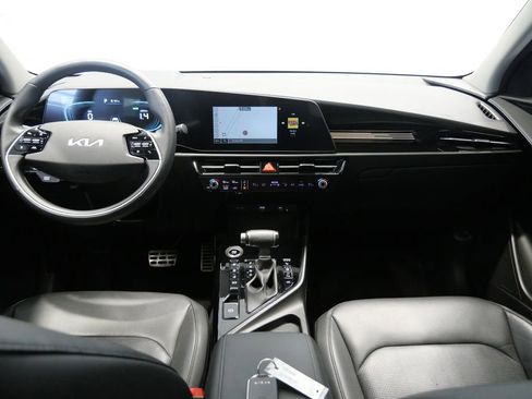 Used 2023 Kia Niro SX Touring image 16