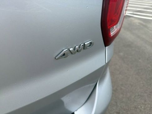 Used 2018 Ford Explorer XLT image 10