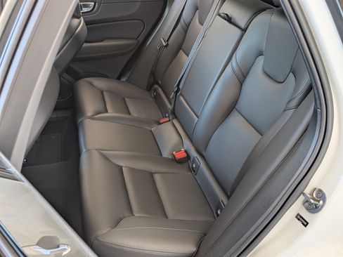 Used 2024 Volvo XC60 B5 Core image 19