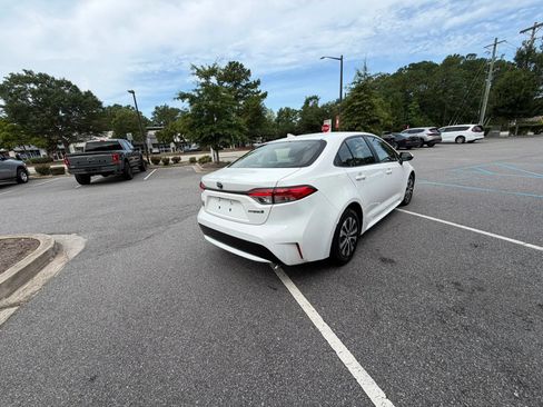 Used 2022 Toyota Corolla LE FWD image 5