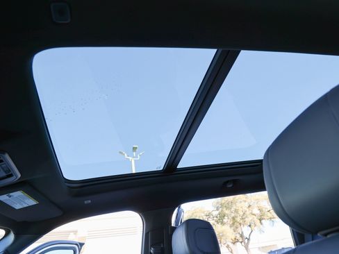 Used 2025 Toyota Tundra Limited image 31