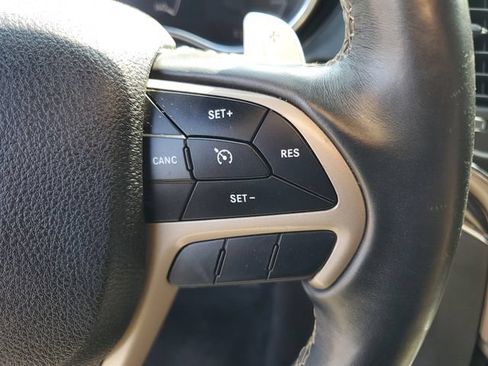 Used 2017 Jeep Grand Cherokee Overland AWD/4WD image 32