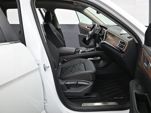 New 2026 Volkswagen Atlas SE image 14