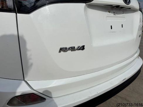 Used 2016 Toyota RAV4 LE FWD image 12