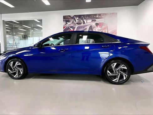 Used 2024 Hyundai Elantra SEL w/ Convenience Package image 3