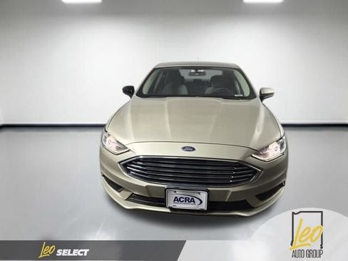 Used 2018 Ford Fusion SE image 2