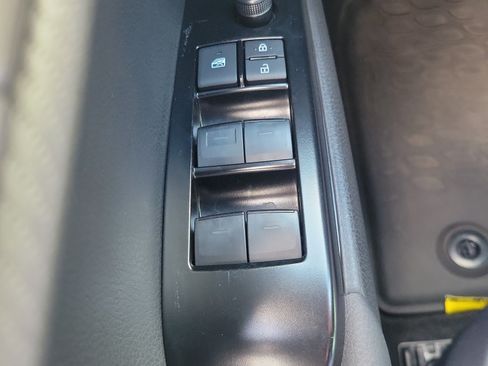 Used 2025 Toyota Camry SE FWD image 25