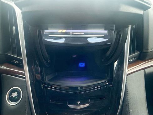 Used 2020 Cadillac Escalade Premium Luxury w/ Escalade Sport Edition image 38