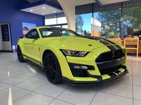 Used 2021 Ford Mustang Shelby GT500 w/ Technology Package RWD image 2