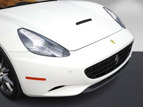 Certified 2012 Ferrari California image 12