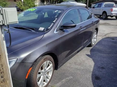 Used 2015 Chrysler 200 Limited w/ Convenience Group FWD image 2