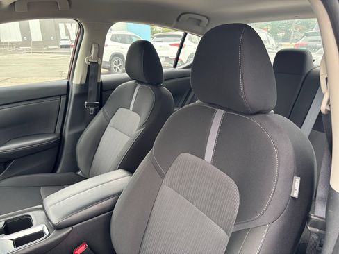 Used 2025 Nissan Sentra SV FWD image 31