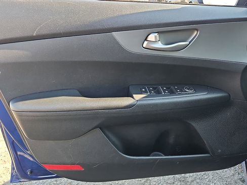Certified 2019 Kia Forte LXS FWD image 13