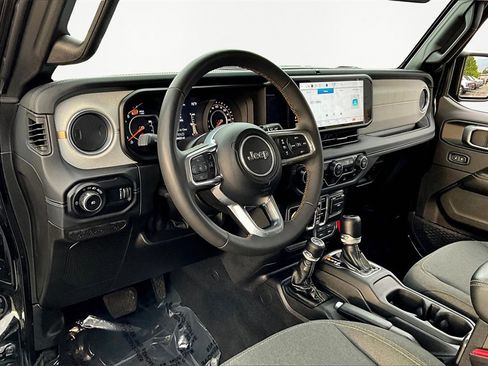 Used 2024 Jeep Wrangler Sahara image 14