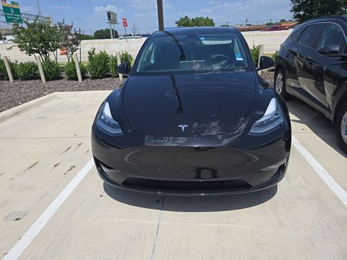 Used 2023 Tesla Model Y Long Range AWD/4WD image 2