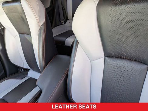 Used 2023 Subaru Crosstrek 2.5i Limited w/ Moonroof Package image 17