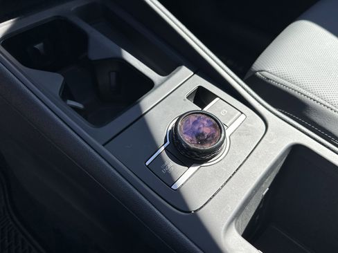 Used 2025 Volkswagen Tiguan SE image 14