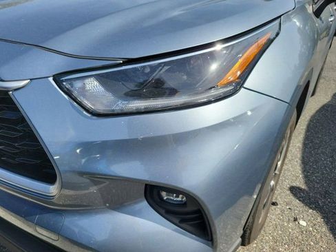 Used 2021 Toyota Highlander XLE FWD image 10