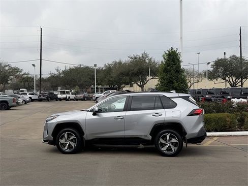 Used 2025 Toyota RAV4 SE image 4