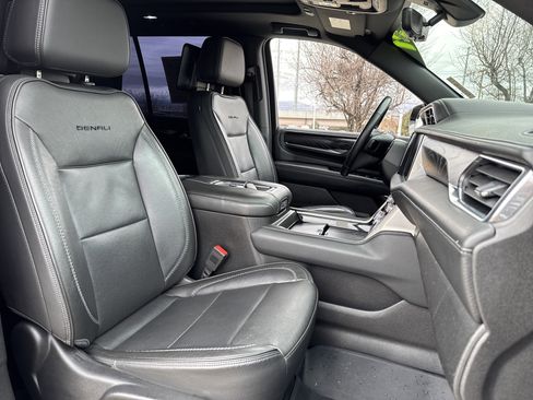Used 2021 GMC Yukon Denali w/ Denali Premium Package image 20