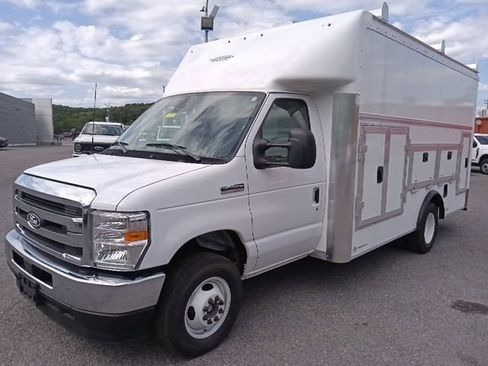 New 2026 Ford E-450 and Econoline 450 Super Duty w/ Power Equipment Group RWD image 7