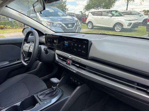 Used 2025 Kia K4 LXS FWD image 10