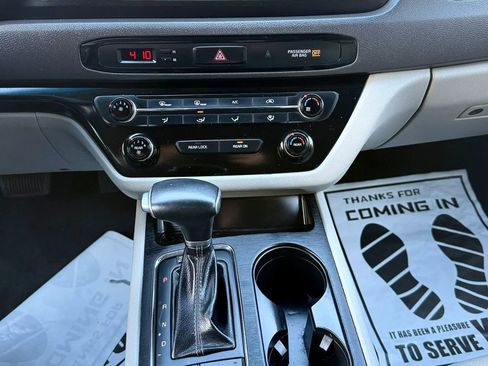 Used 2017 Kia Sedona LX w/ LX Essentials Premium Package image 21