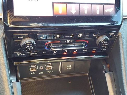 Used 2025 Jeep Grand Cherokee Limited w/ Luxury Tech Group II image 27