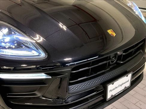 Used 2025 Porsche Macan image 32