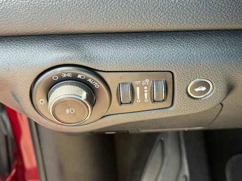 Used 2016 Chrysler 200 C image 12