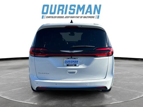 New 2026 Chrysler Pacifica Select image 5