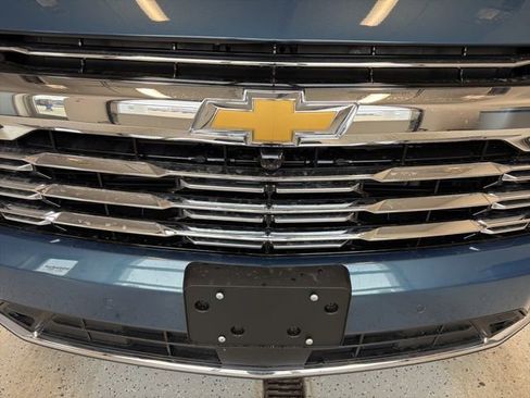 New 2026 Chevrolet Suburban Premier image 3