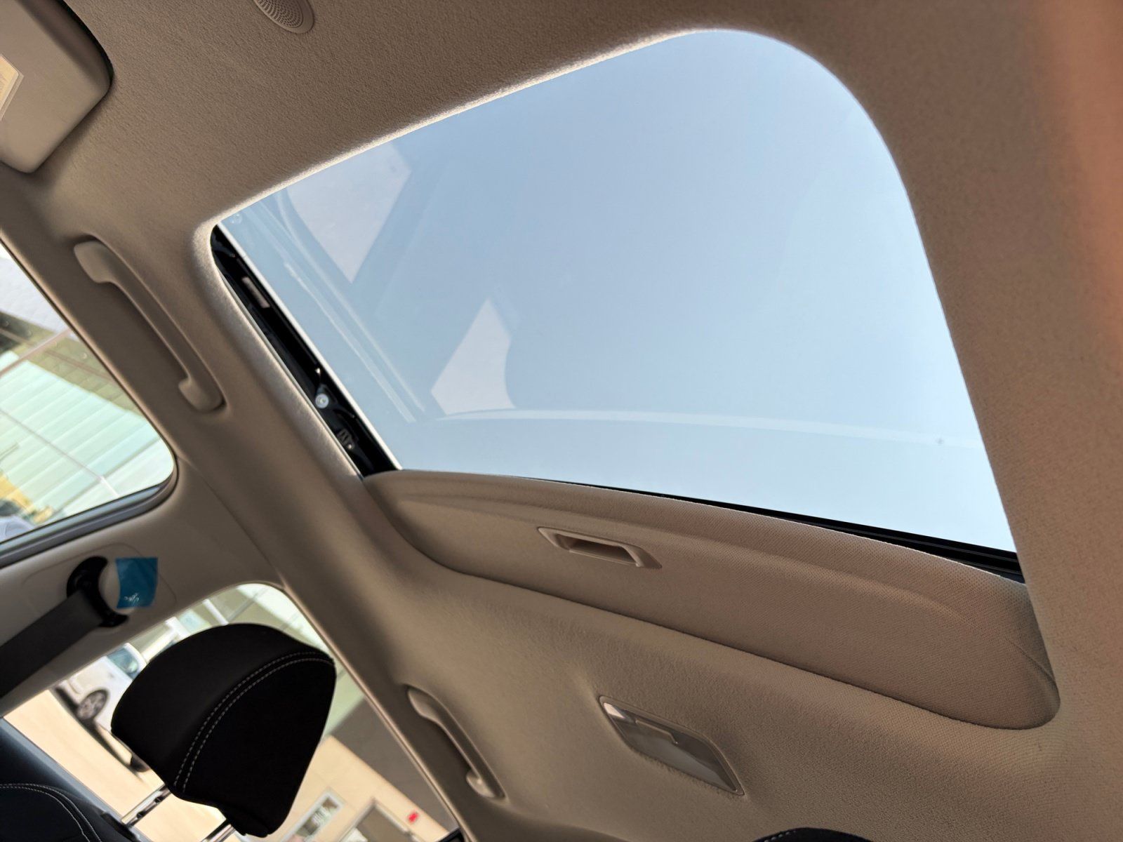 Certified 2025 Hyundai Venue SEL FWD image 31