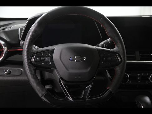 Certified 2025 Chevrolet Trax RS w/ Driver Confidence Package FWD image 7