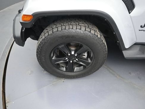 Used 2022 Jeep Wrangler Unlimited Sahara AWD/4WD image 35
