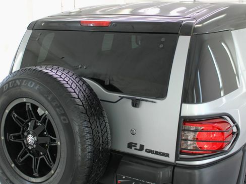 Used 2008 Toyota FJ Cruiser 2WD image 19