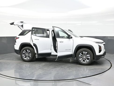 Used 2025 Chevrolet Equinox LT AWD/4WD image 48